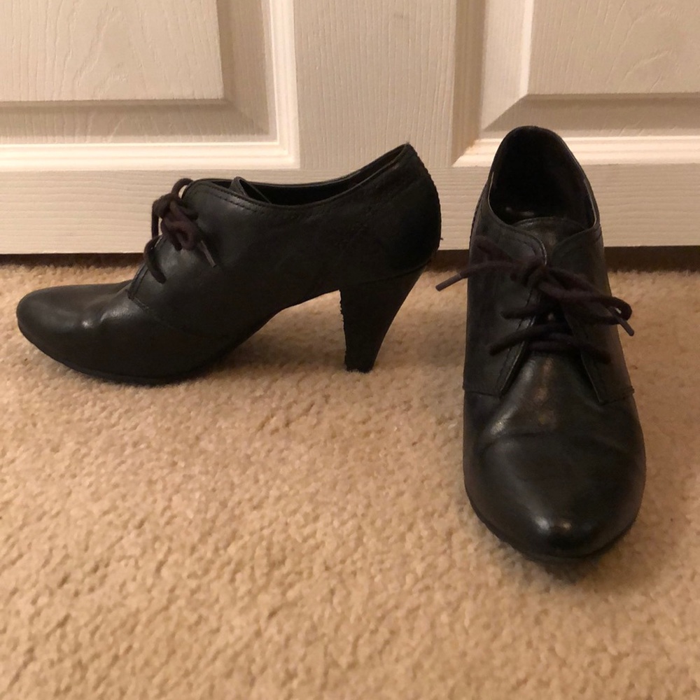 Vintage point toe black booties